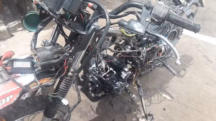 &ldquo;Aaron&rdquo; taller de motos y electricidad.