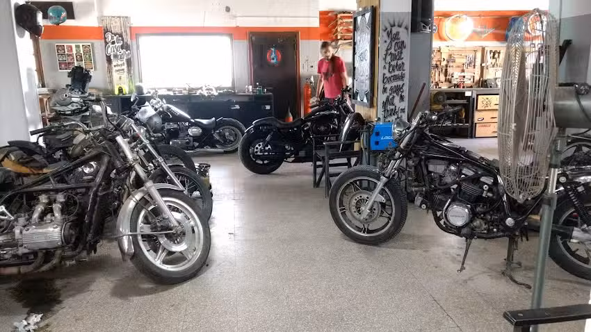 Casa Madre Garage