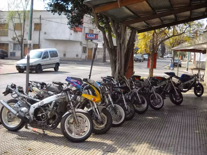 FC Motos &ndash; Mecanica Y Escapes a Medida (Devoto)