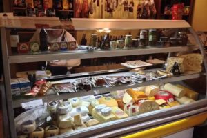 La Herradura “Almacén de Fiambres”, Deli