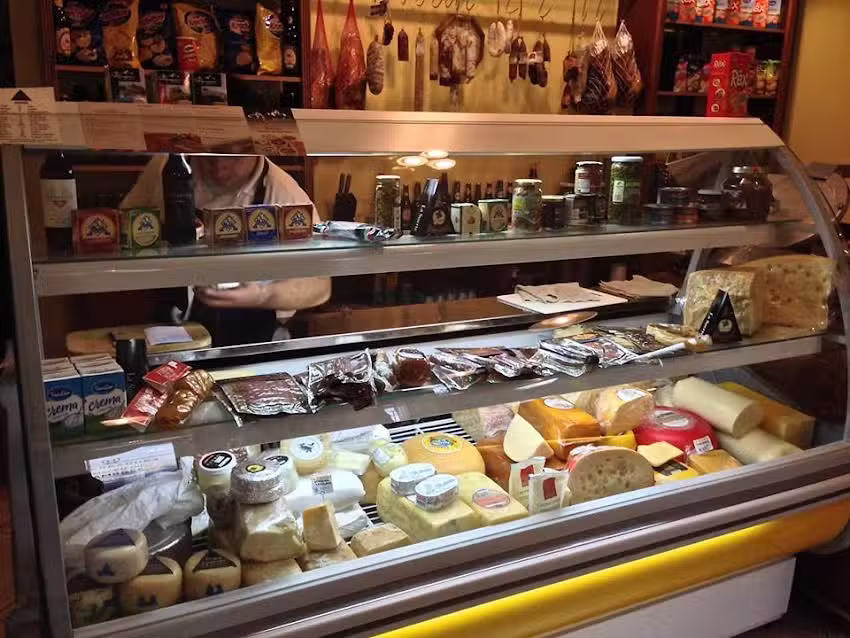 La Herradura &ldquo;Almac&eacute;n de Fiambres&rdquo;, Deli