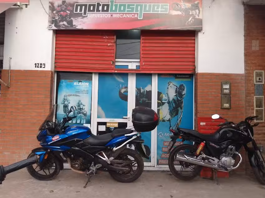 Moto Bosques (Lucas Rouser)