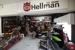 Motos Hellman
