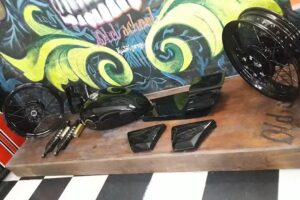 OLD SCHOOL KUSTOM GARAGE