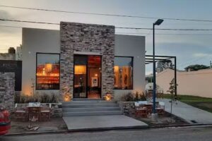 Ra&iacute;ces Caf&eacute; & Rest&oacute;