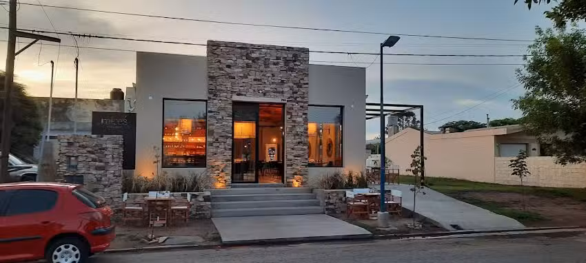 Ra&iacute;ces Caf&eacute; & Rest&oacute;