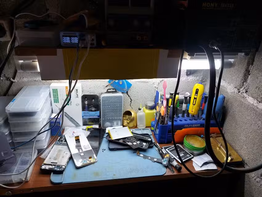 SERVICELL by Matias Nieto