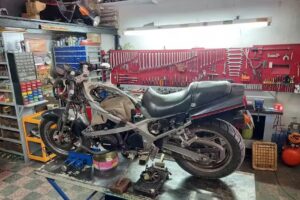 Taller de motos EMEV&Eacute;